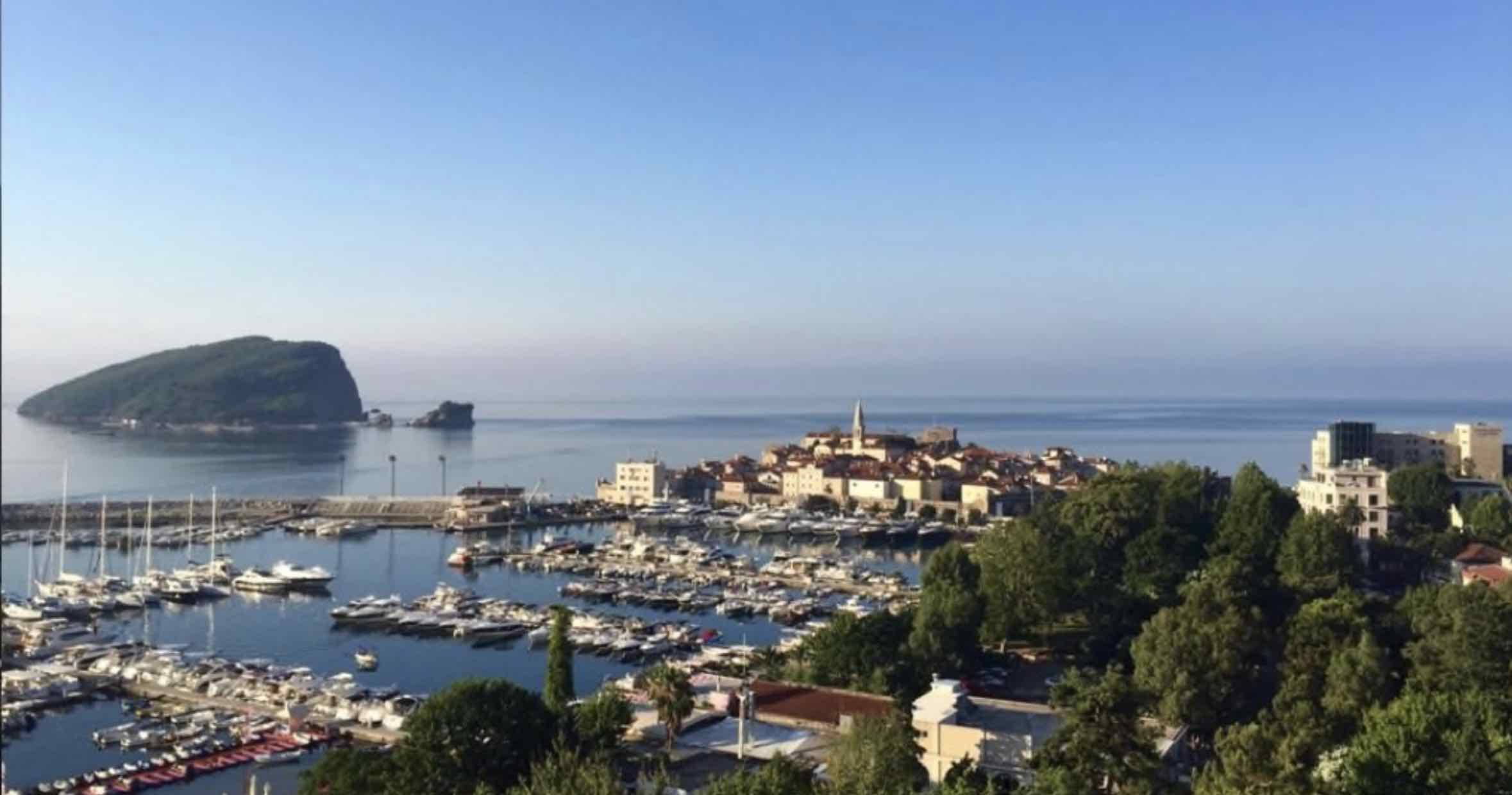 Luksuzne nekretnine na prodaju u Porto Budvi — Crna Gora