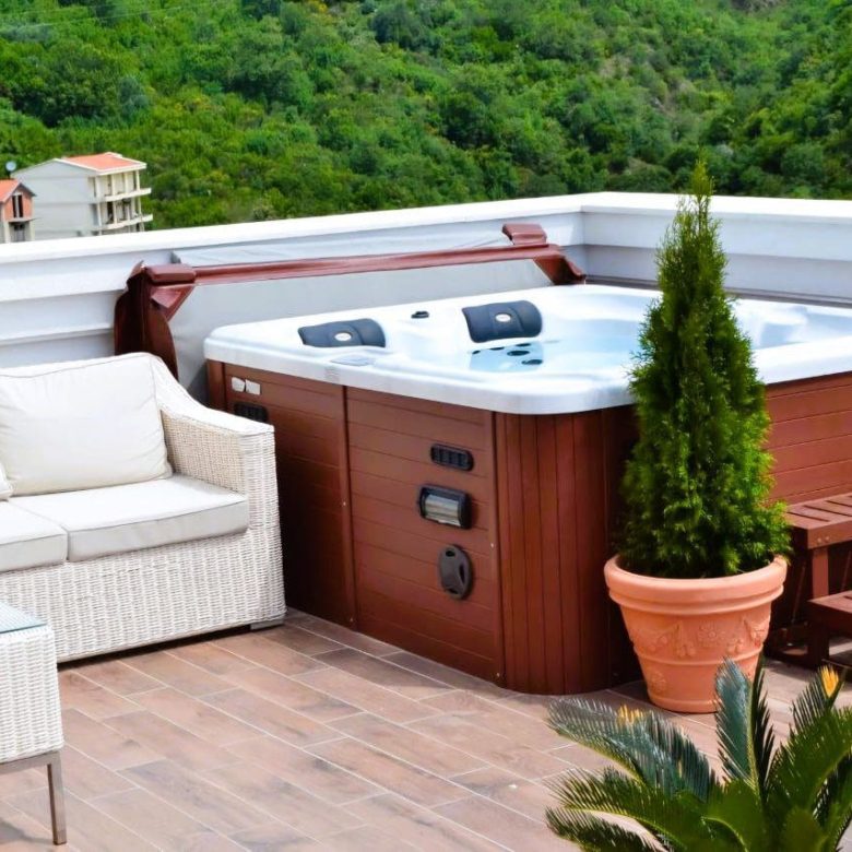Exklusives Penthouse mit Panorama-Meerblick in Becici — Montenegro