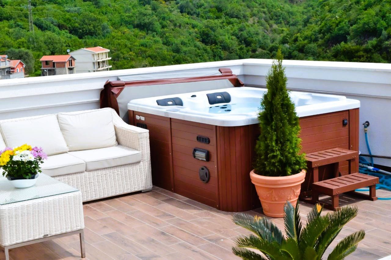 Exklusives Penthouse mit Panorama-Meerblick in Becici — Montenegro