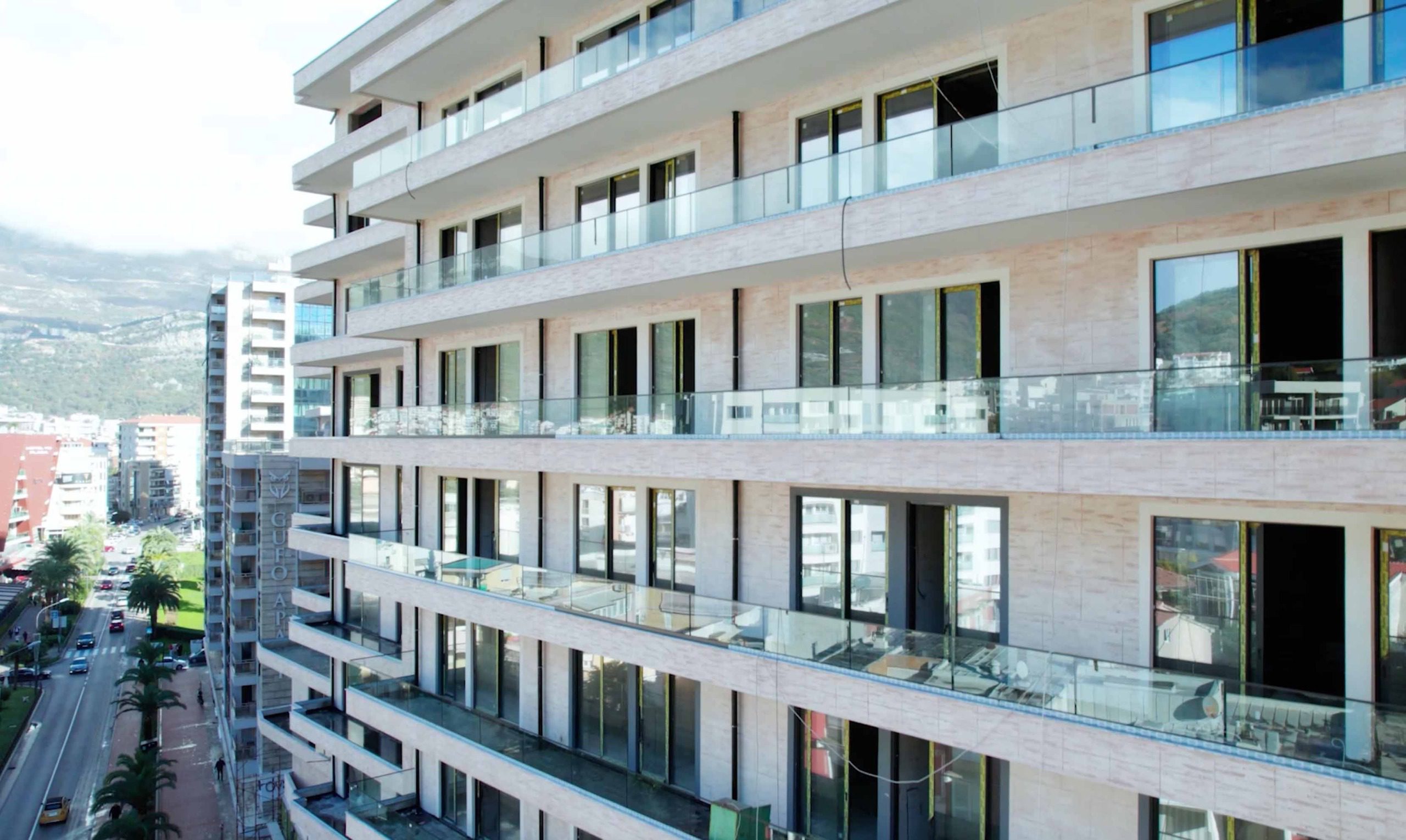 Luksuzne nekretnine na prodaju u Porto Budvi — Crna Gora