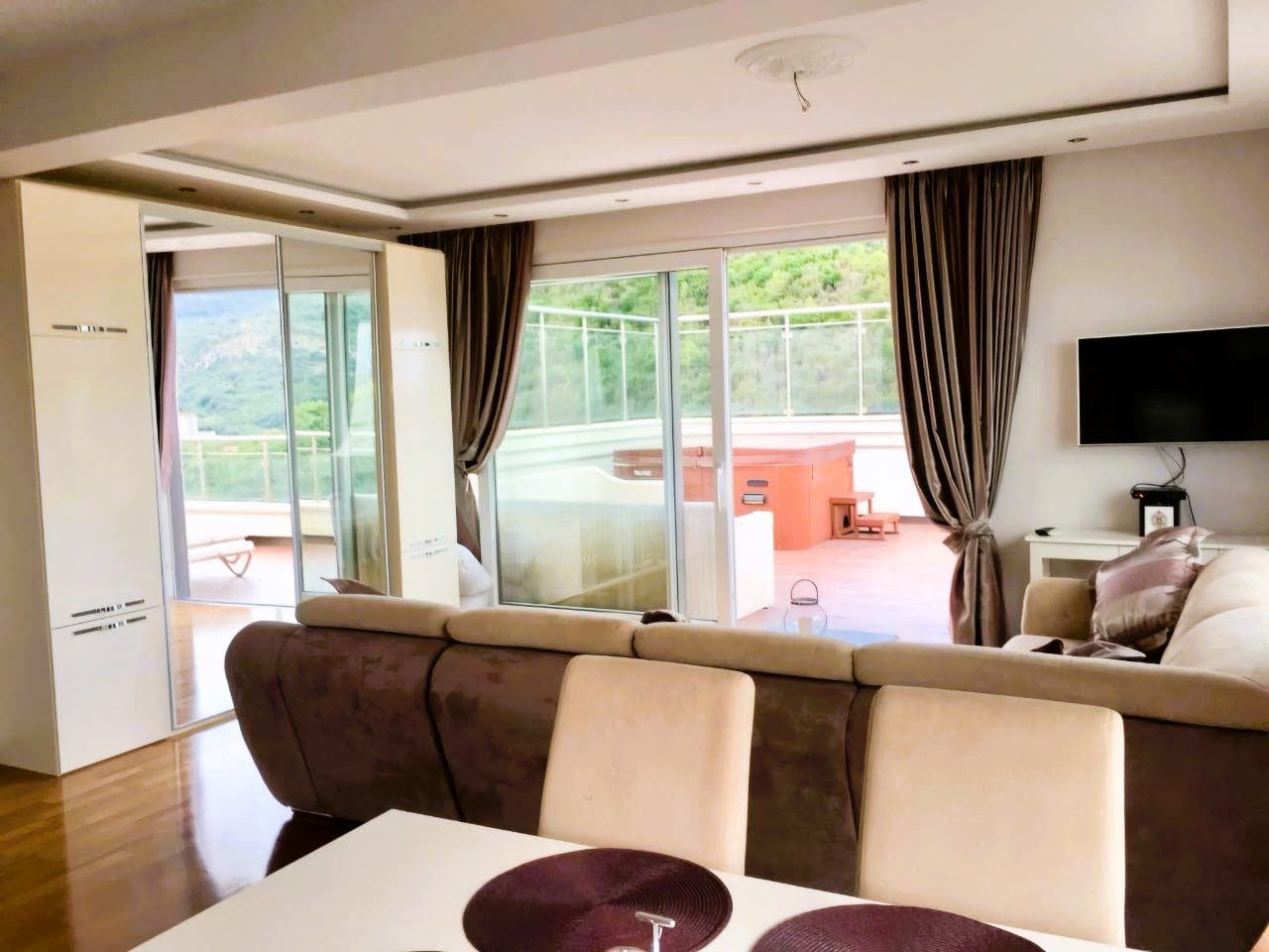 Exklusives Penthouse mit Panorama-Meerblick in Becici — Montenegro