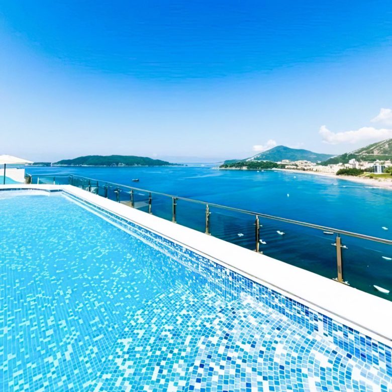Spacious Beachfront Apartment in Rafailovici