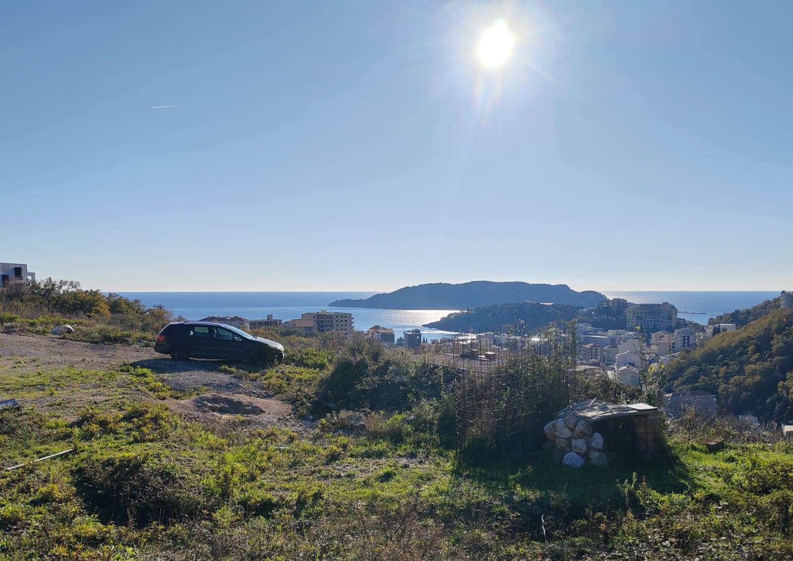 MRE-property (1) Spacious Land with Renovation-Ready House for Sale in Becici