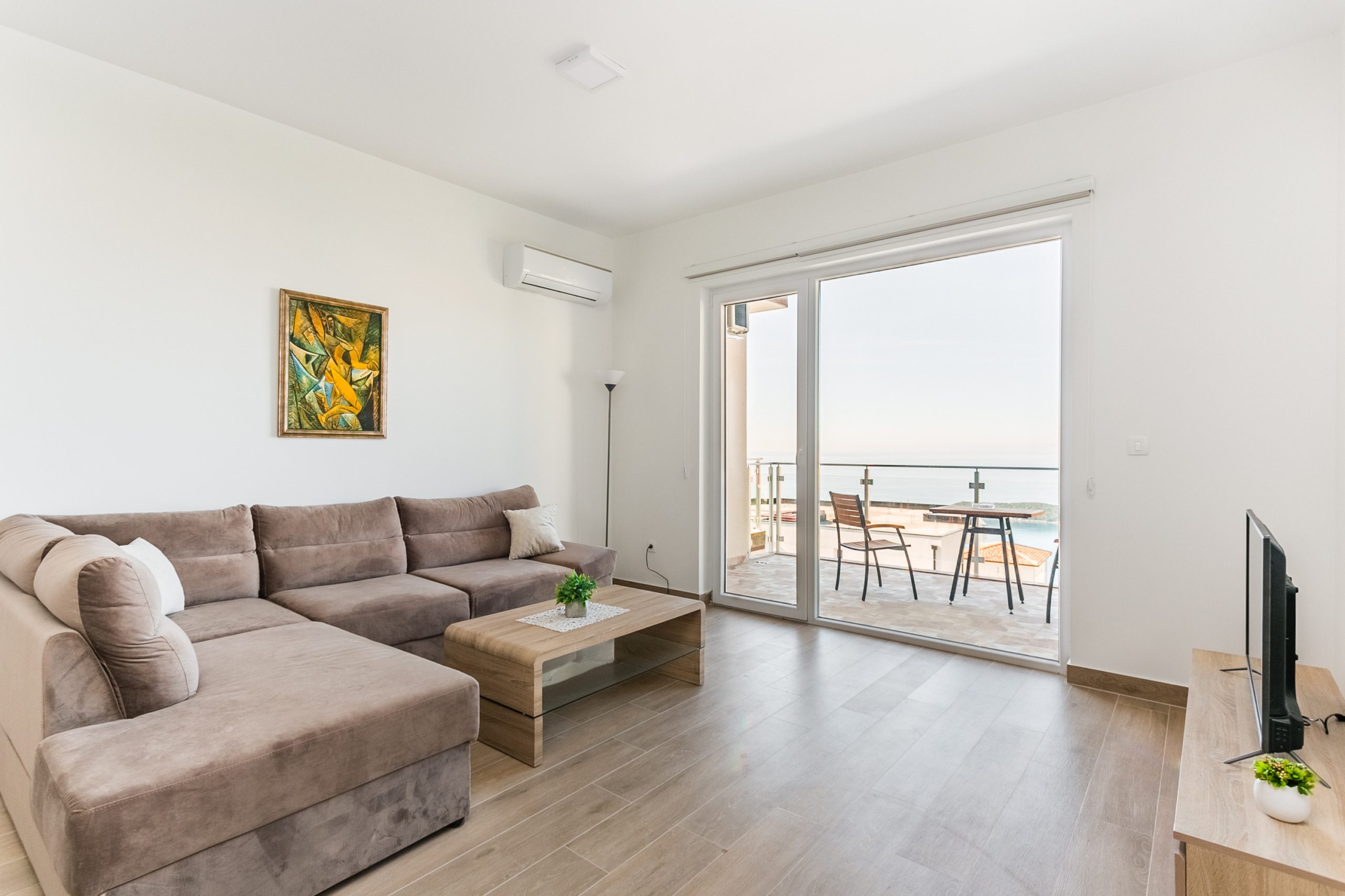 Spacious 2-Bedroom Apartment — Montenegro