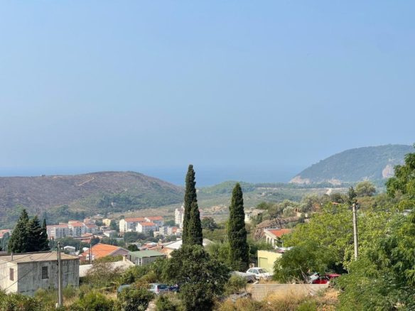 Cozy House with Sea View in Sutomore