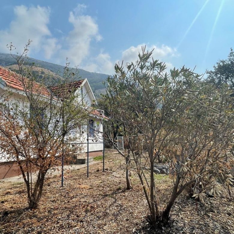 Cozy House with Sea View in Sutomore — Montenegro