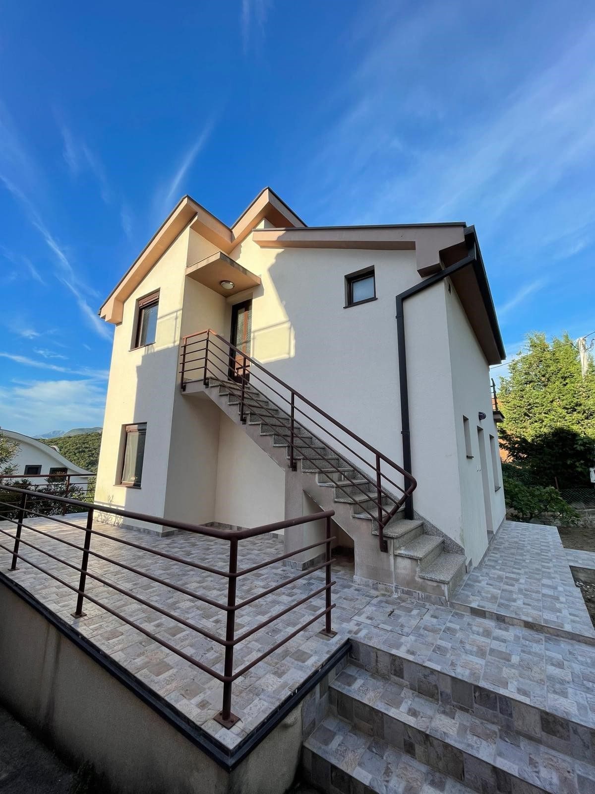 Sea-View House for Sale in Utjeha Bar