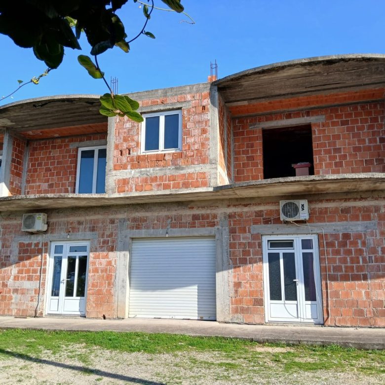 Spacious 8-Apartment House with Building Permit