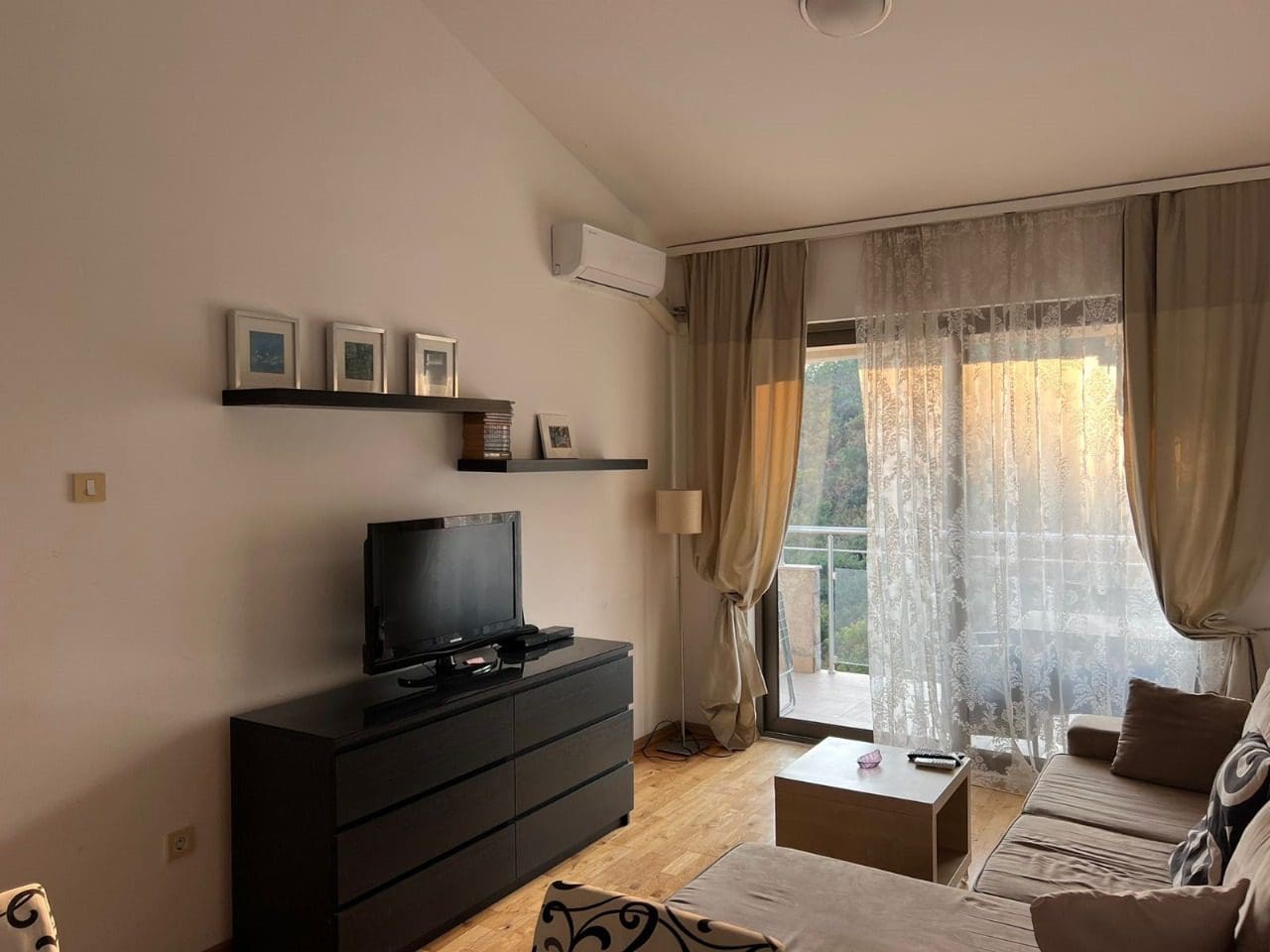 Ein-Zimmer-Wohnung mit Meerblick in Przno — Montenegro