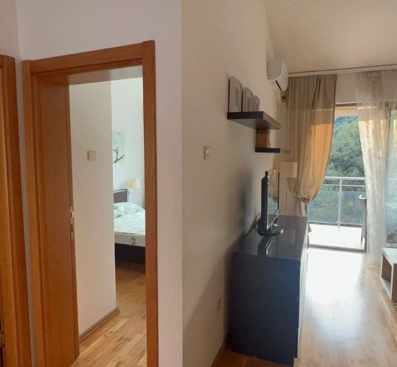 Ein-Zimmer-Wohnung mit Meerblick in Przno — Montenegro