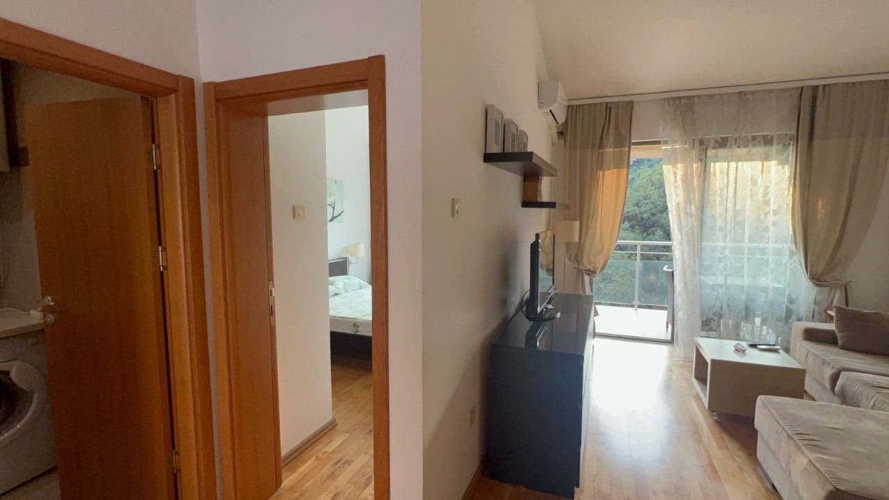 Ein-Zimmer-Wohnung mit Meerblick in Przno — Montenegro