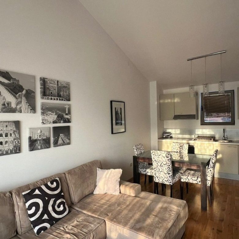 Ein-Zimmer-Wohnung mit Meerblick in Przno — Montenegro