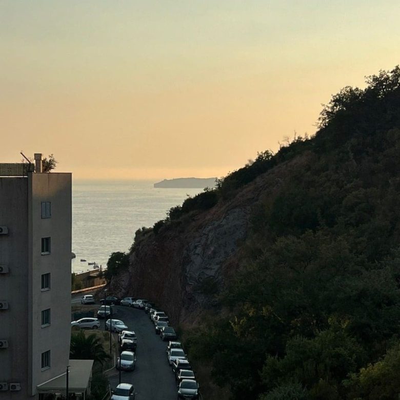 Ein-Zimmer-Wohnung mit Meerblick in Przno — Montenegro
