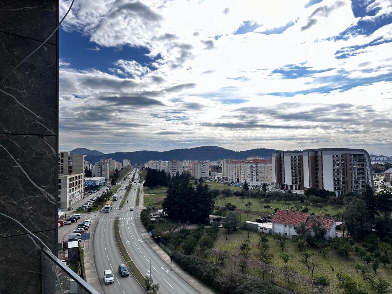 Spacious 2-Bedroom Apartment with Sea Views — Montenegro