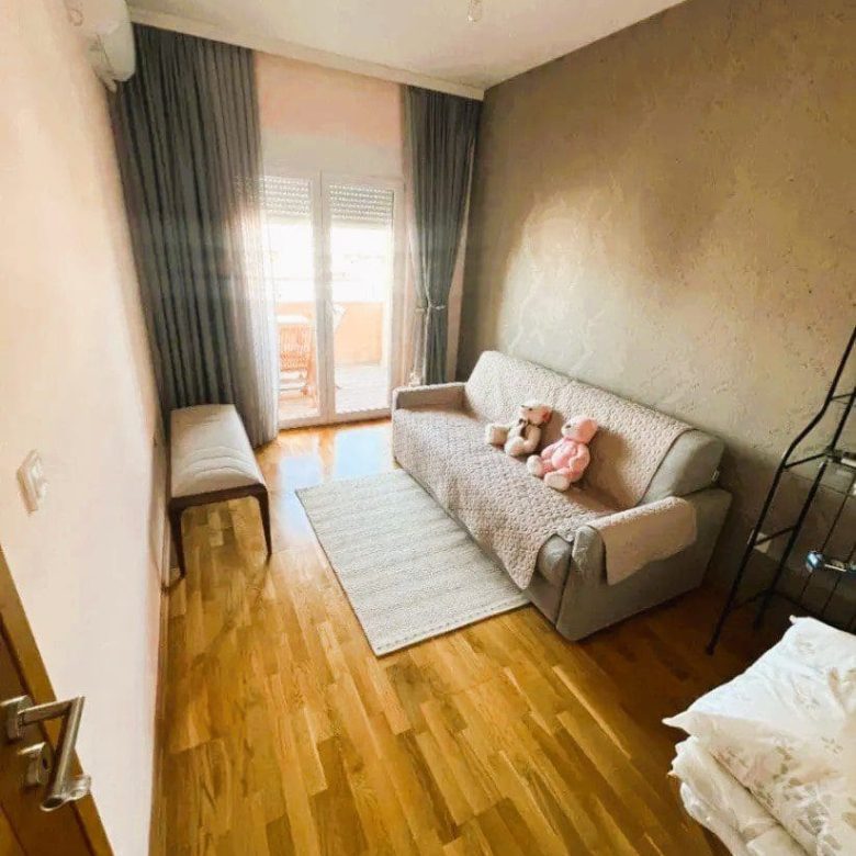 Stan sa pogledom na planine u Podgorici — Crna Gora