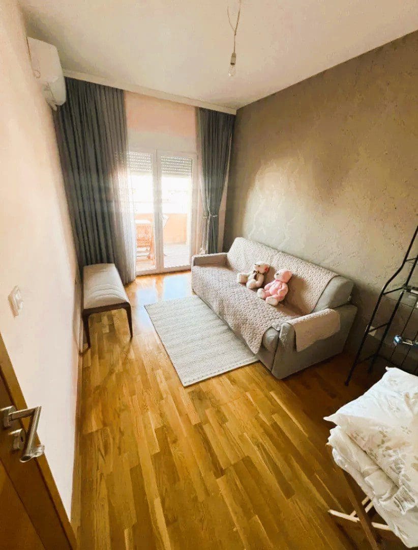 Stan sa pogledom na planine u Podgorici — Crna Gora