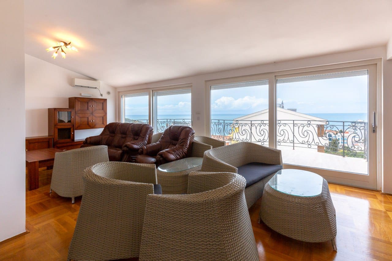 MRE-property (1) Spacious 2-Bedroom Apartment with Sea View
