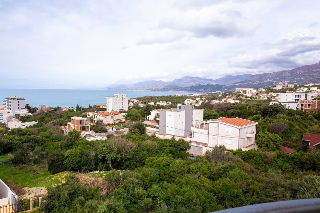 Spacious 2-Bedroom Apartment with Sea View — Montenegro