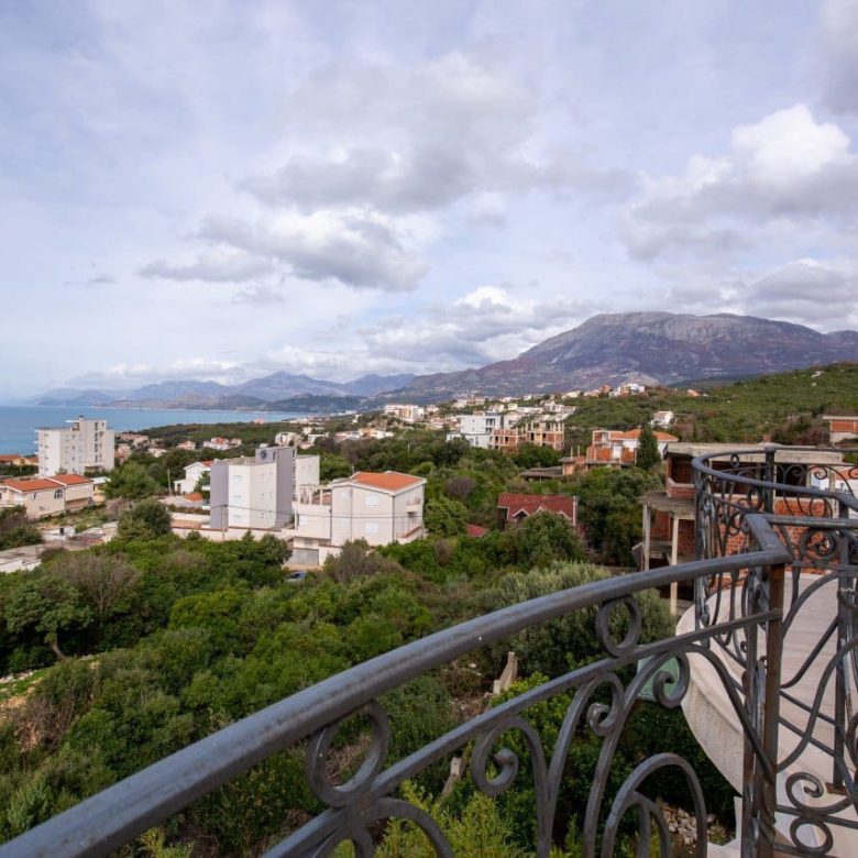 Spacious 2-Bedroom Apartment with Sea View — Montenegro