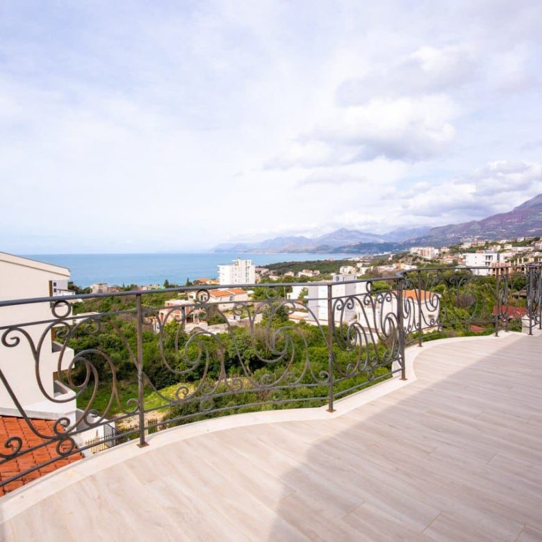 Spacious 2-Bedroom Apartment with Sea View — Montenegro