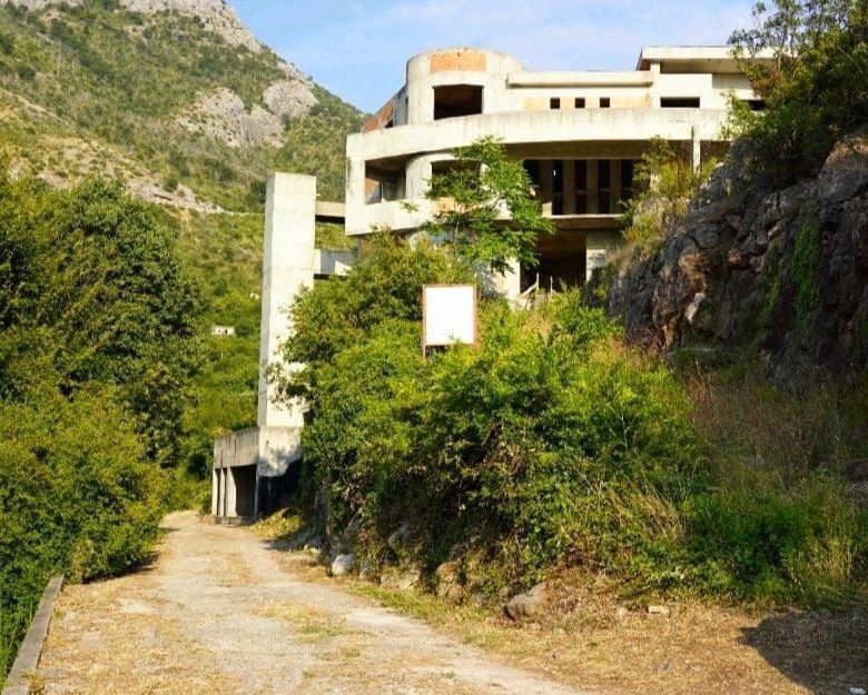 Luxurious 5-Bedroom Villa on the Cliff in Budva — Montenegro