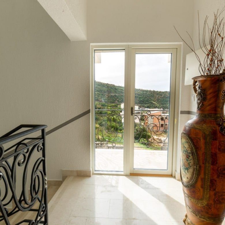 Spacious 2-Bedroom Apartment with Sea View — Montenegro
