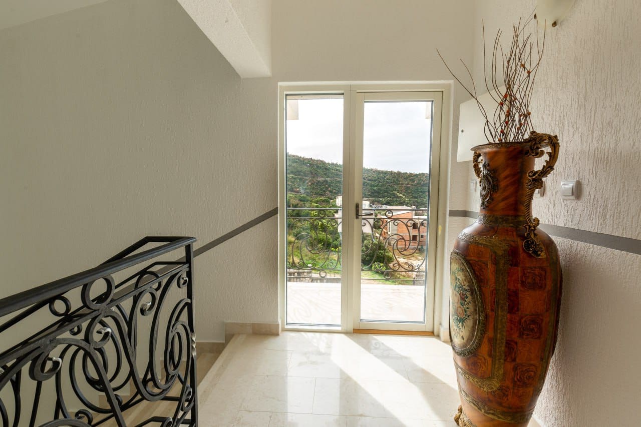 Spacious 2-Bedroom Apartment with Sea View — Montenegro