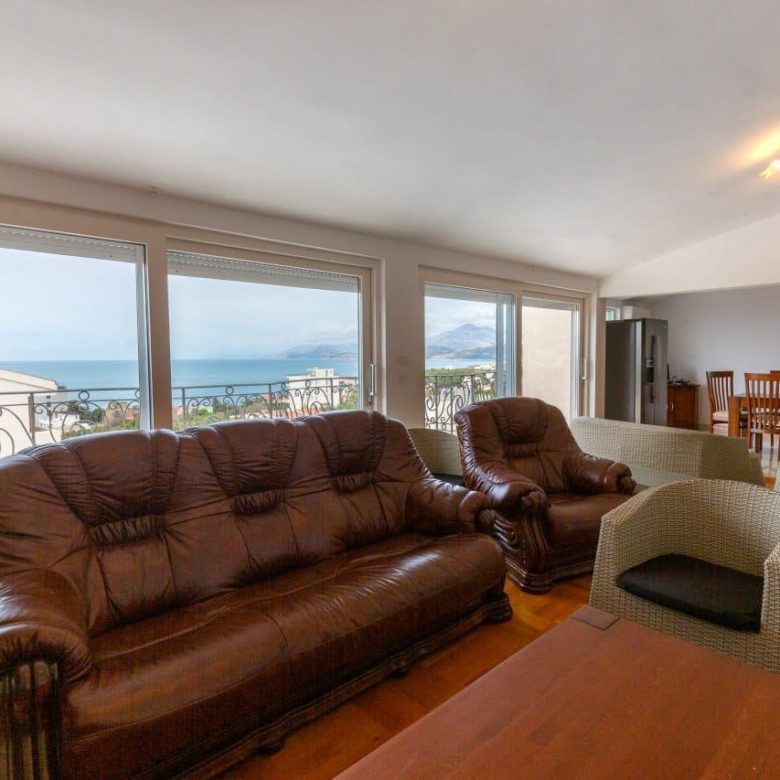 Spacious 2-Bedroom Apartment with Sea View — Montenegro