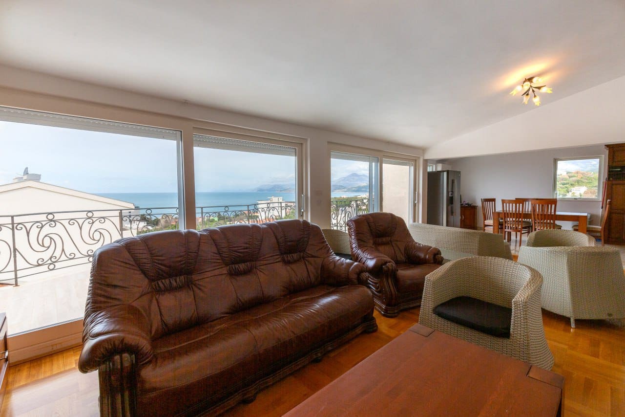 Spacious 2-Bedroom Apartment with Sea View — Montenegro