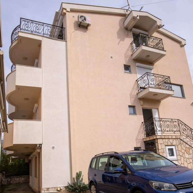 Spacious 2-Bedroom Apartment with Sea View — Montenegro