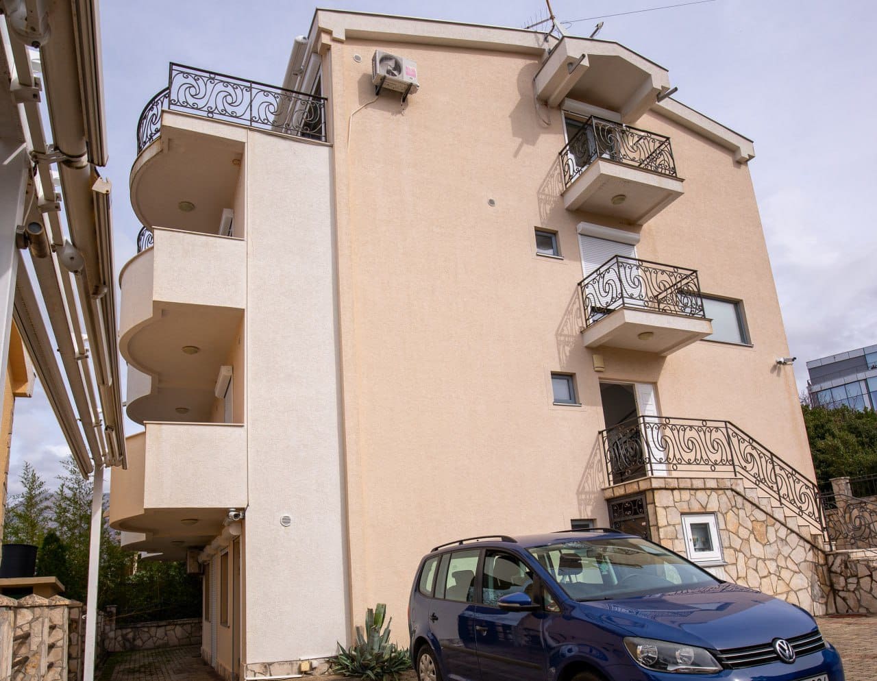 Spacious 2-Bedroom Apartment with Sea View — Montenegro