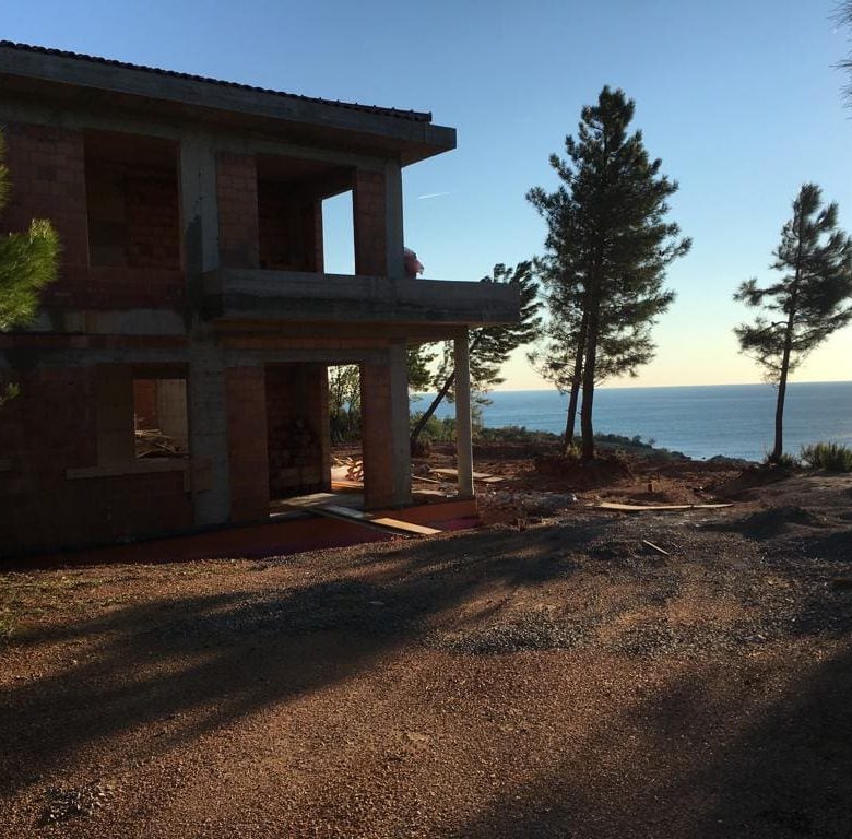 Unfinished 720m² Villa for Sale in Crvena Glavica — Montenegro