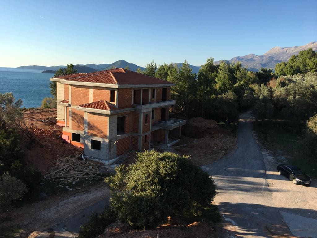 Unfinished 720m² Villa for Sale in Crvena Glavica — Montenegro