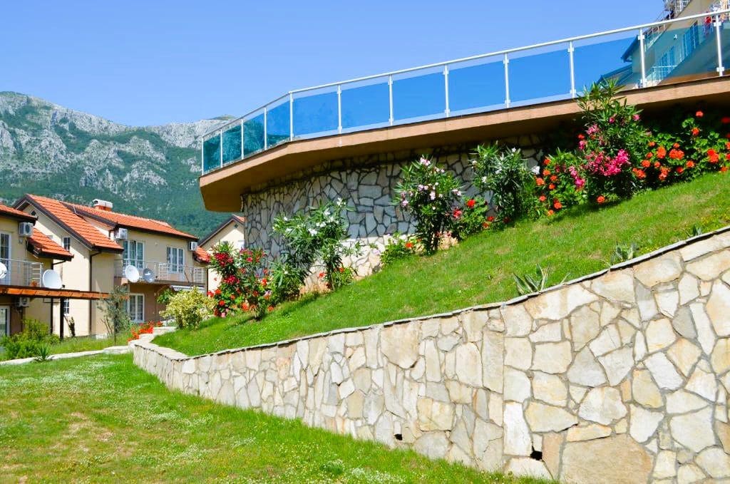 🌿 Townhouse for Sale in Bar-Zupci with Sea Views, Garden, Garage & Pool – Gated Community — Montenegro