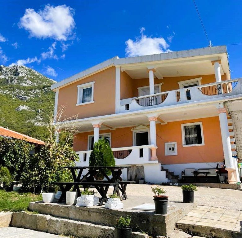 🏡 Charming Family House for Sale in Sutomore – Peaceful Location, Mountain View