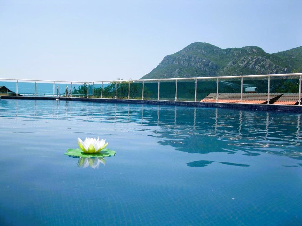 🌿 Townhouse for Sale in Bar-Zupci with Sea Views, Garden, Garage & Pool – Gated Community — Montenegro