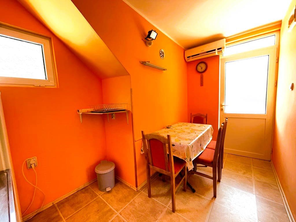 🏠 Просторий будинок на продаж у Сутоморі з видом на море та гори – 8 спалень, гостьова квартира та паркінг — Чорногорія