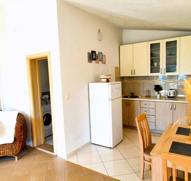 🏡 Karadağ'da Ev Satın Al – Bar'da Satılık Büyüleyici Deniz Manzaralı Ev — Karadağ
