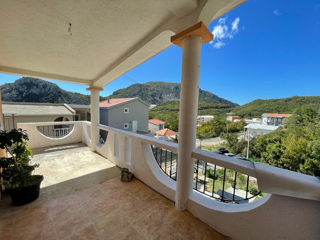🏡 Charming Family House for Sale in Sutomore – Peaceful Location, Mountain View — Montenegro