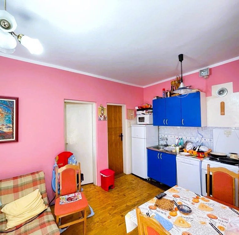 🏠 Просторий будинок на продаж у Сутоморі з видом на море та гори – 8 спалень, гостьова квартира та паркінг — Чорногорія