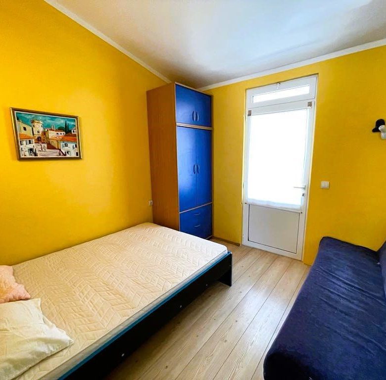 🏠 Просторий будинок на продаж у Сутоморі з видом на море та гори – 8 спалень, гостьова квартира та паркінг — Чорногорія