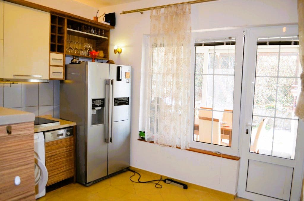 🌿 Townhouse for Sale in Bar-Zupci with Sea Views, Garden, Garage & Pool – Gated Community — Montenegro
