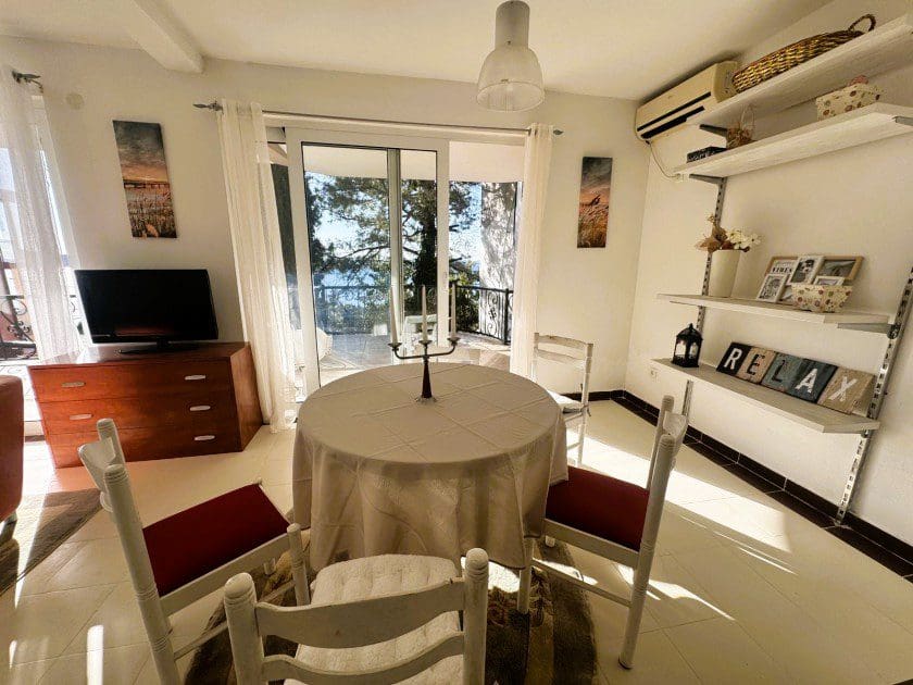 🏡 Karadağ'da Ev Satın Al – Bar'da Satılık Büyüleyici Deniz Manzaralı Ev — Karadağ