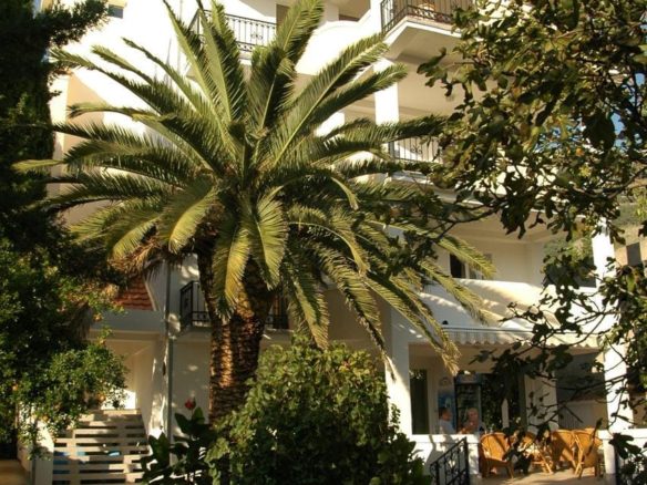 Four-Story Aparthotel for Sale in Sutomore