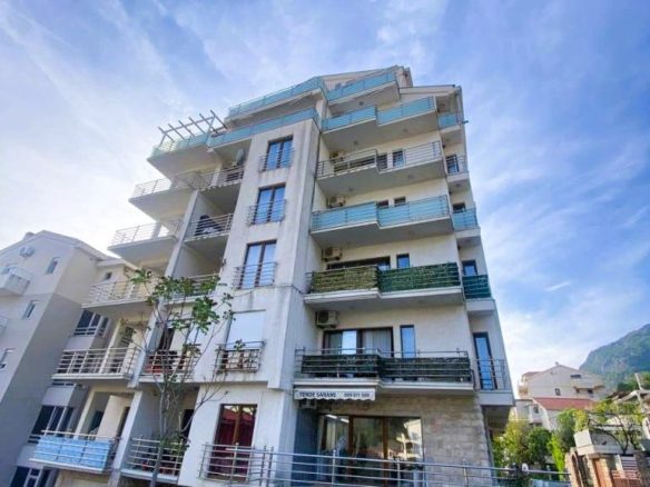 Spacious 2 Bedroom Apartment Budva Sea View exterior building