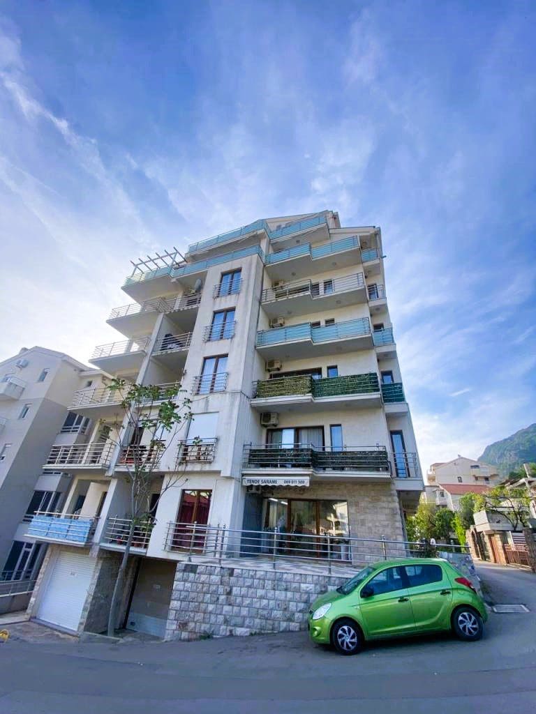 Spacious 2 Bedroom Apartment Budva Sea View exterior building