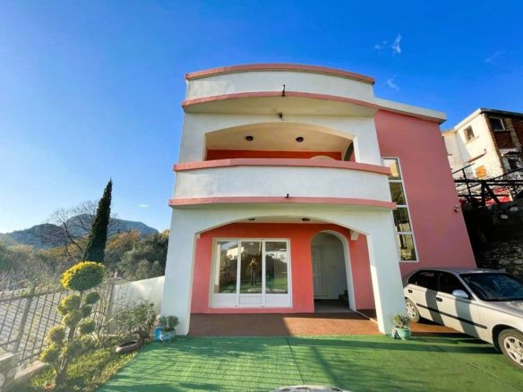 Sea View Property in Sutomore