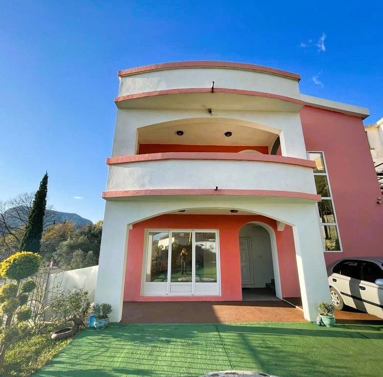 🏡 Sea View Property in Sutomore –For Sale  210m² Home with Rooftop Terrace