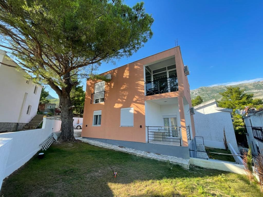 🏡 House for Sale in Sutomore – A Turnkey 6-Apartment Villa with High Rental Potential — Montenegro
