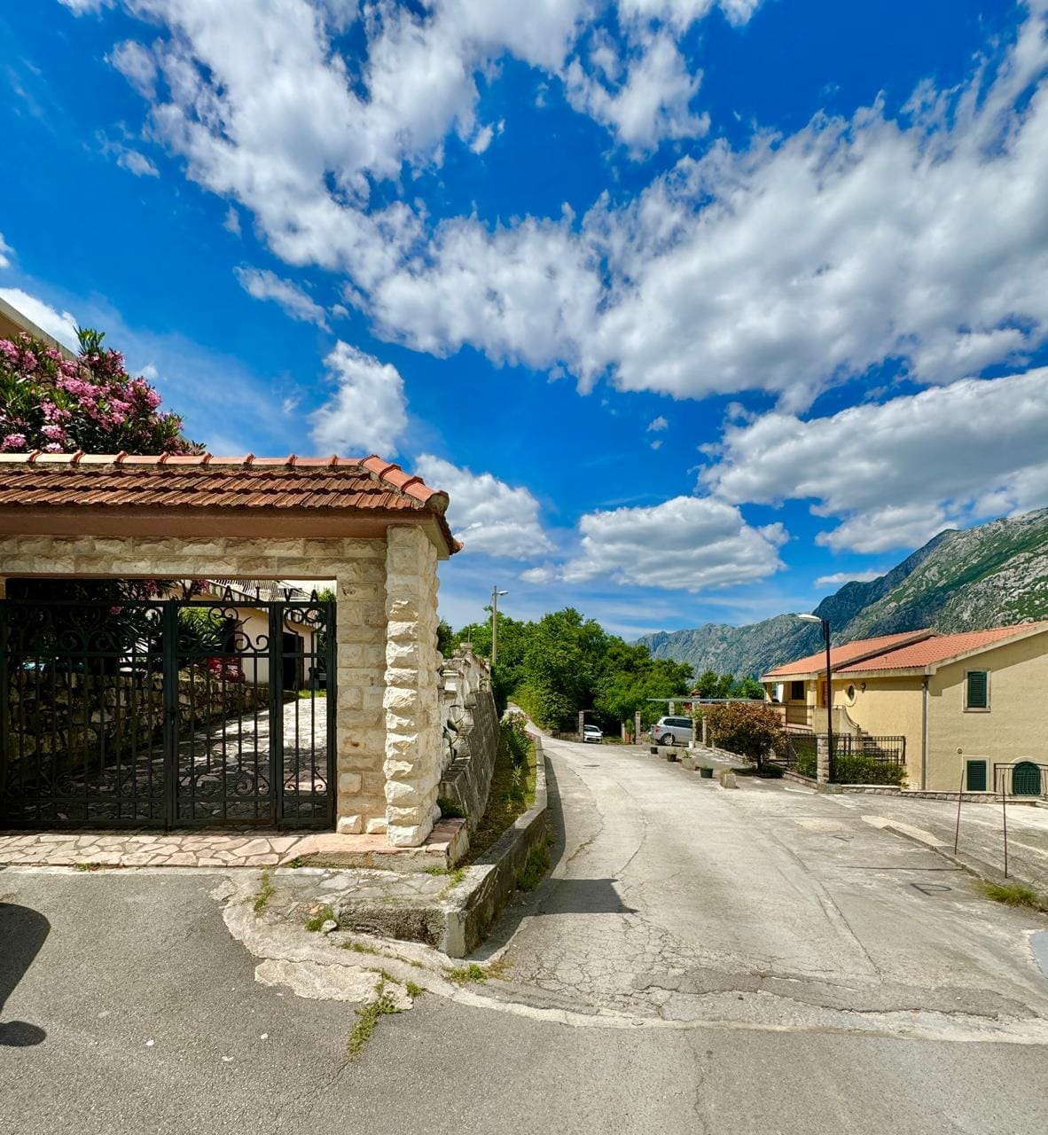 🏠 Dom na sprzedaż w Muo Kotor – Willa z 6 sypialniami z widokiem na morze [382 m²] — Czarnogóra